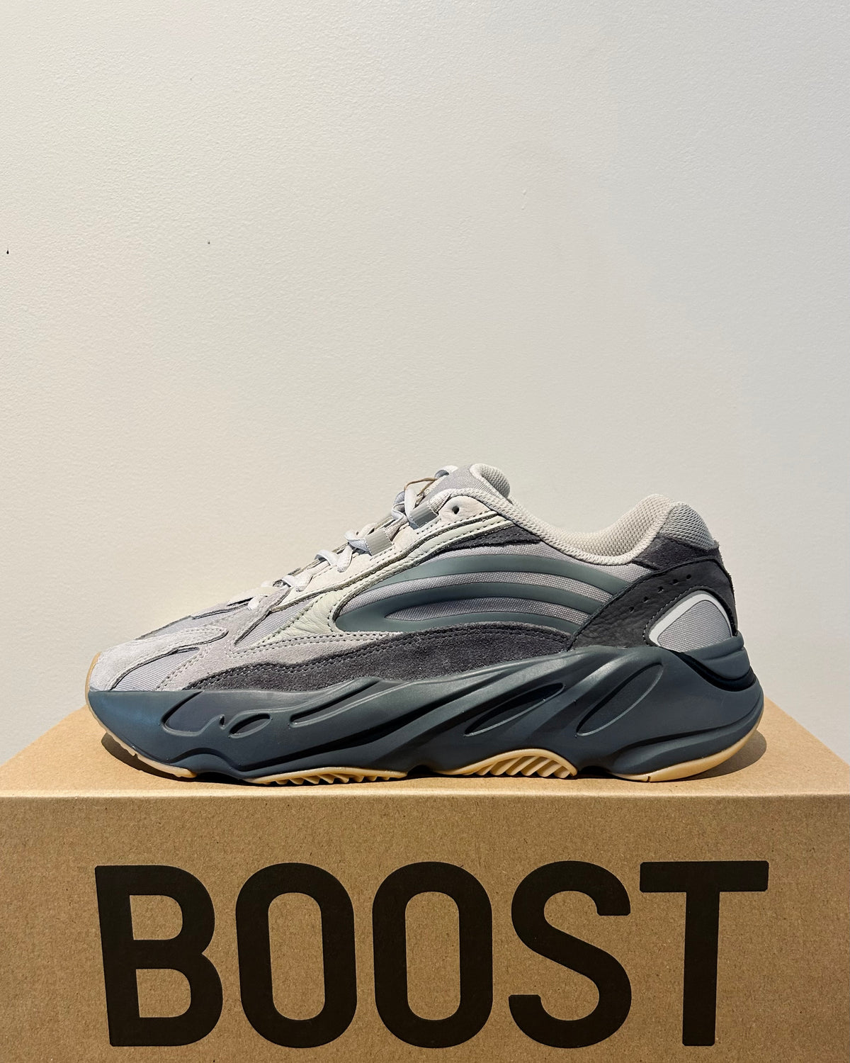 本日最終値下げ adidas YEEZY BOOST 700 V2 Tephra adidas Yeezy Boost 700 V2 Tephra Grey Sneaker Men US Size